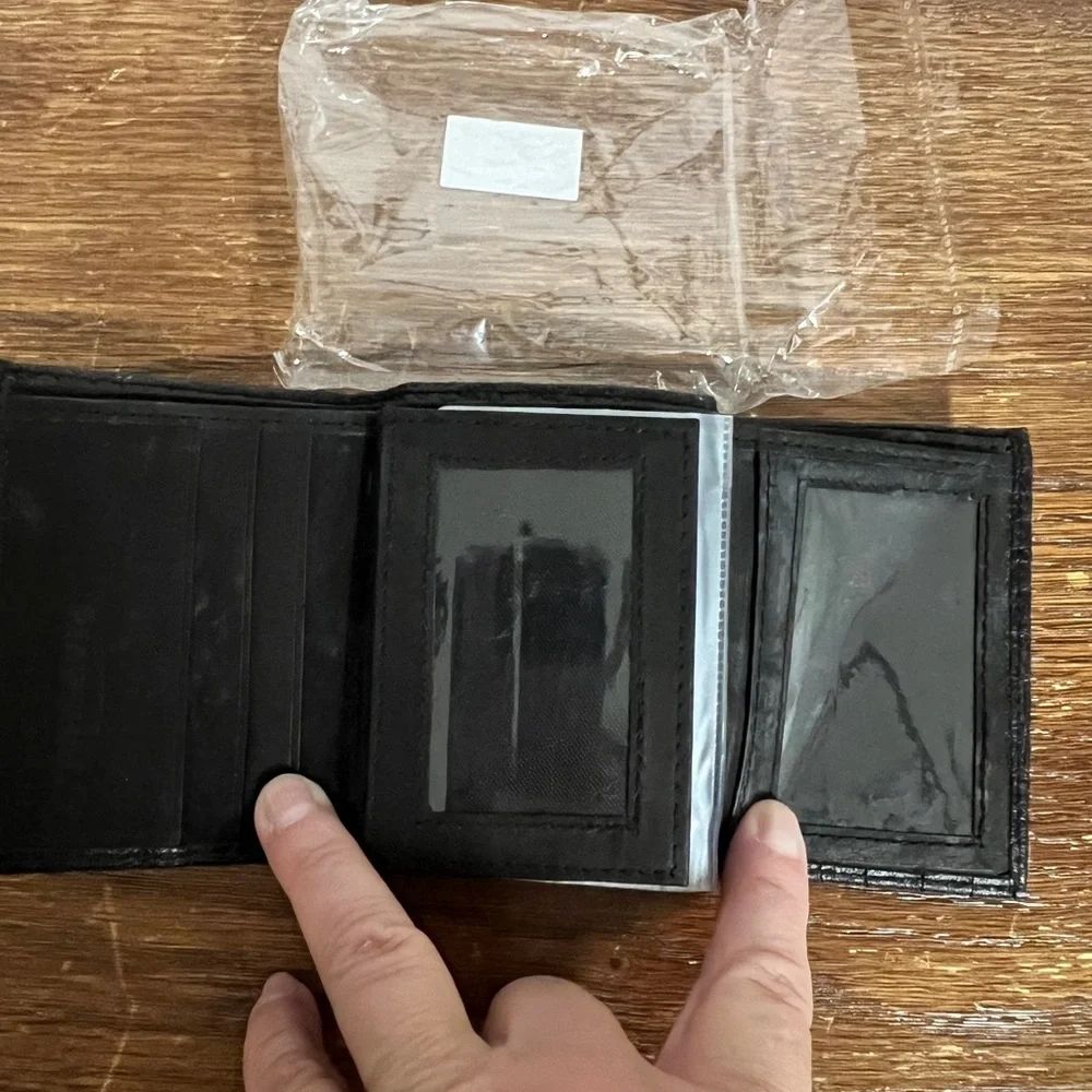 Men’s/Unisex Black Croc Embossed Trifold Wallet • New